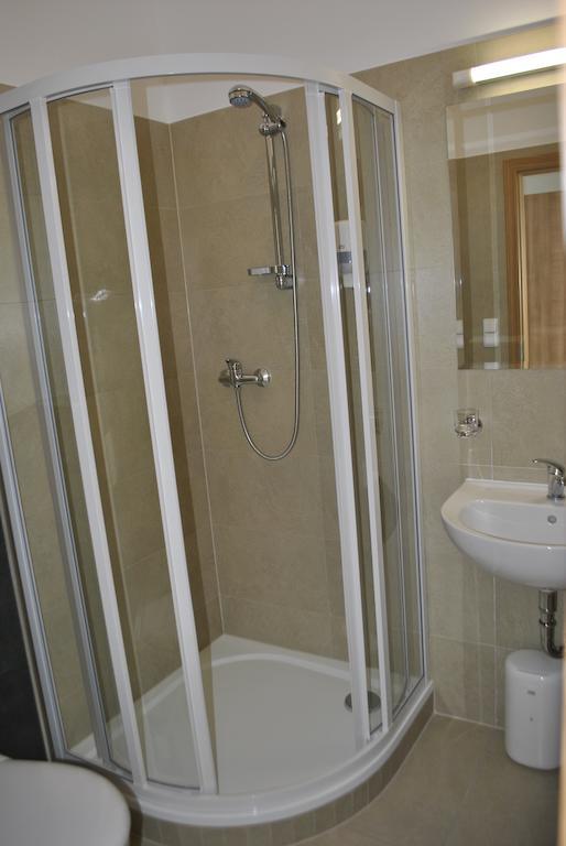 Hotel Golf Jezera Ostrožská Nová Ves Exterior foto