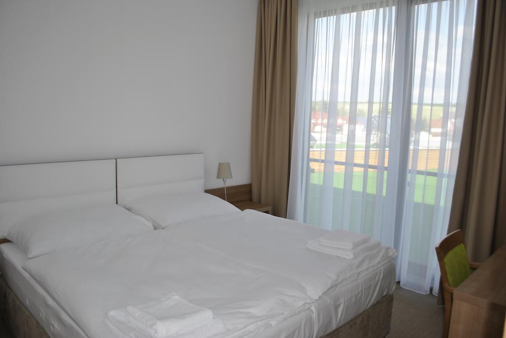 Hotel Golf Jezera Ostrožská Nová Ves Exterior foto