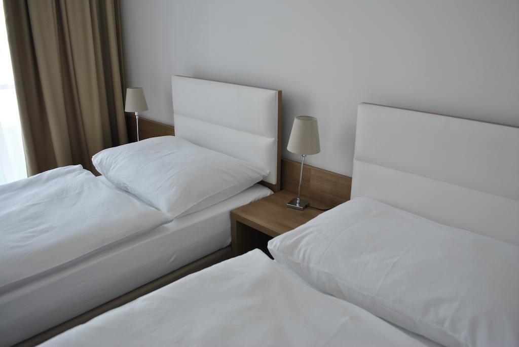 Hotel Golf Jezera Ostrožská Nová Ves Exterior foto