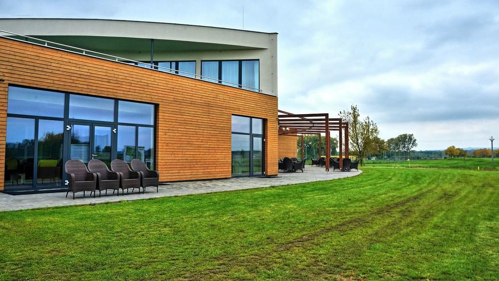 Hotel Golf Jezera Ostrožská Nová Ves Exterior foto