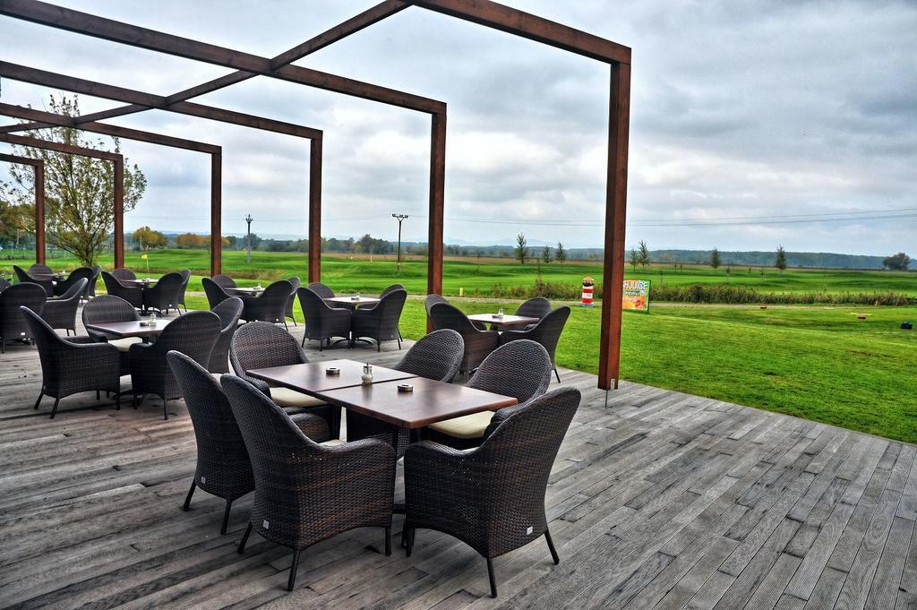 Hotel Golf Jezera Ostrožská Nová Ves Exterior foto